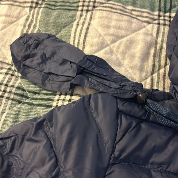 NWT Amazon essentials puffer jacket with hood. - Picture 4 of 8